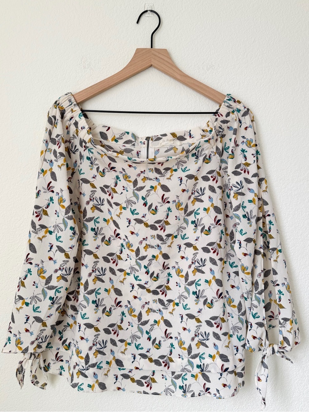 Pleione Cream Floral Blouse Off Shoulder Cut Sleeve Details Size Medium New